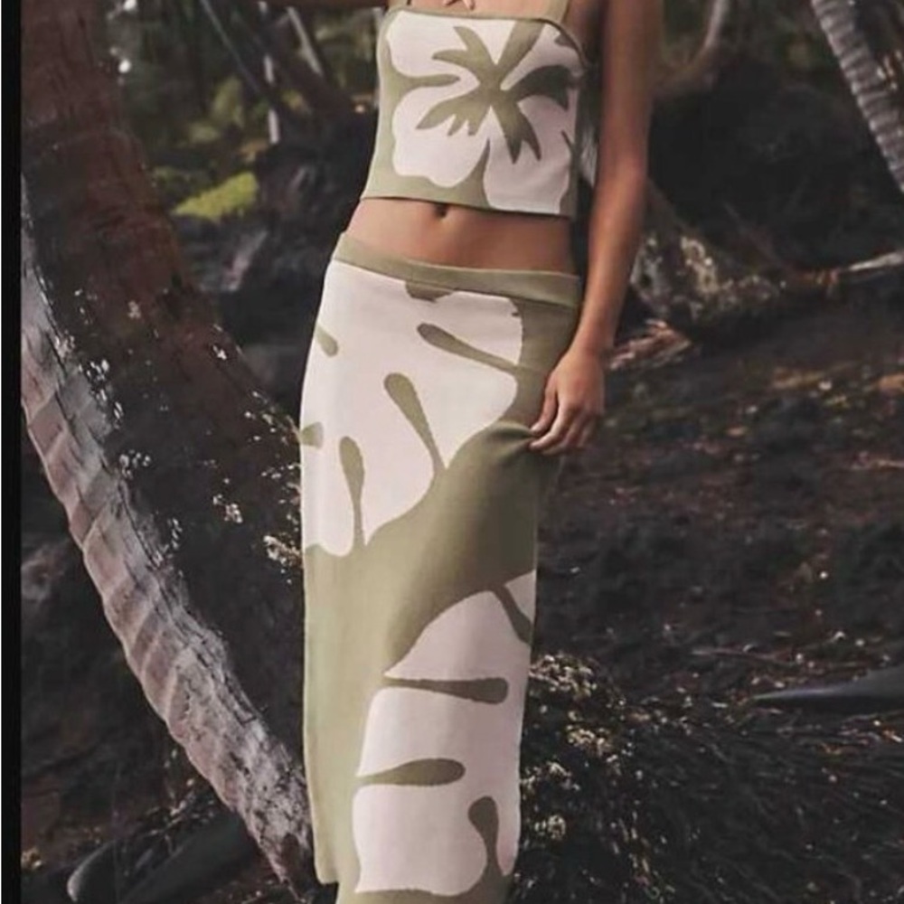 Gelandine/ Anthropologie Tropical Knit skirt in Sage and Cream